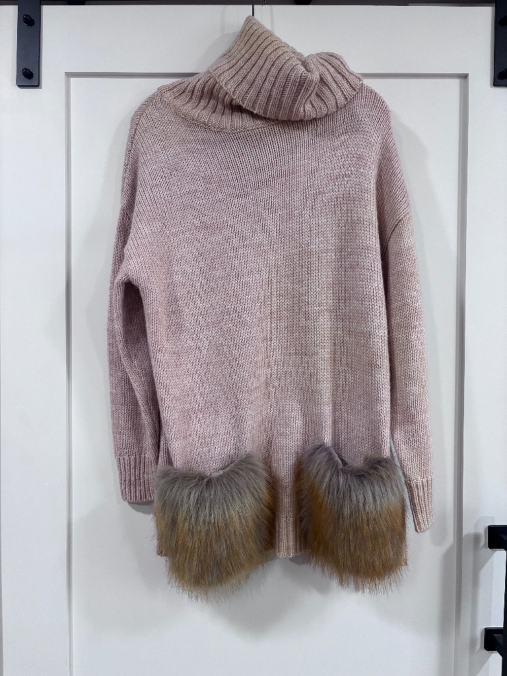 WOMEN'S CLICHE SWEATER SIZE MEDIUM